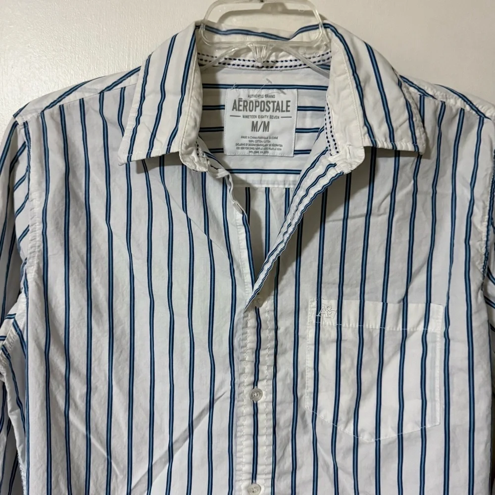 **SOLD**Aeropostale Men’s Size M Blue & White Striped Long Sleeve Button-Down - Picture 2 of 6